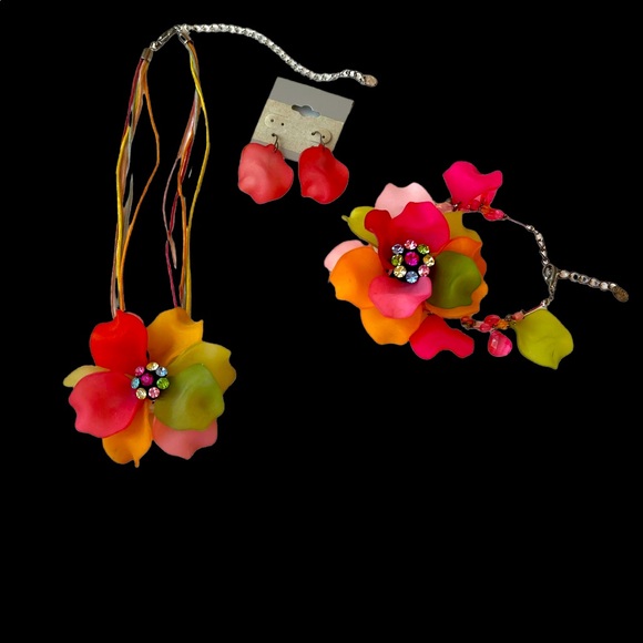 Jewelry - VINTAGE GORGEOUS FLORAL NECKLACE/BRACELET/ AND EARRING SET/ESTATE SALE FIND
